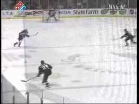 John-Michael Liles re-signs with the Colorado Avalanche