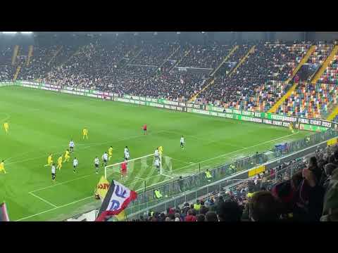 Gol di posch sotto il settore ospiti. Udinese Bologna 1-2