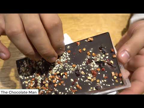 BUCHERON SWISS HERITAGE  CRANBERRY STRAWBERRY PISTACHIOS 72 % CHOCOLATE