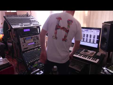 Amiga/akai 950/1100 Jungle strings track...