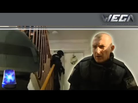 ZUGRIFF 👐​👮🏻​!!! Gesuchter RÄUBER versteckt sich bei MUTTI | 2/2 | WEGA - Die Spezialeinheit | ATV