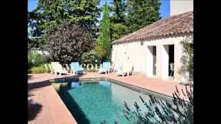 preview picture of video 'Vacqueyras, à proximité de Gigondas, au milieu des champs de vignes,  location d'un mas avec piscine'
