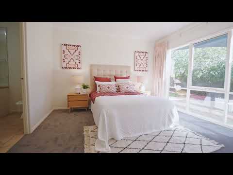 8 Merri Drive, Waterways - Presented by Kimberly Ferguson