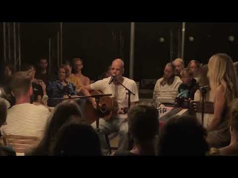 Matthijn Buwalda - Wat er straks weer is (akoestisch) at Graceland In the Round 16-08-2025