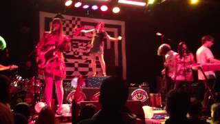 Tilly And The Wall - "Dust Me off"