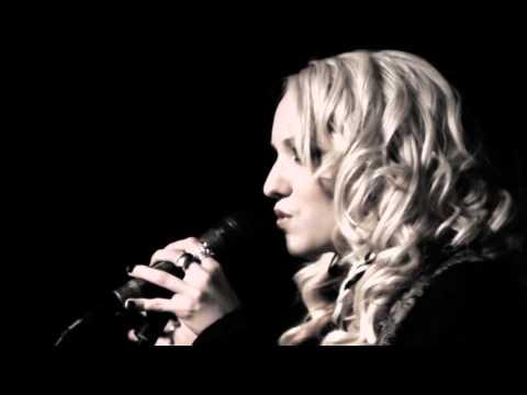 Kara Mann performing "Born to Reign" live at Genghis Cohen