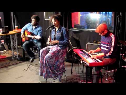 Y'akoto - Whatever (live at Radio Energy)