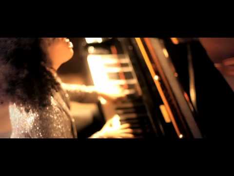 Chila Lynn - When Love... [Official Music Video]