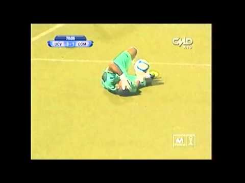 Insólito gol de Piero Alva a Juan Flores