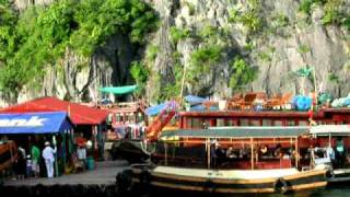 preview picture of video 'Drifting along Halong Bay'