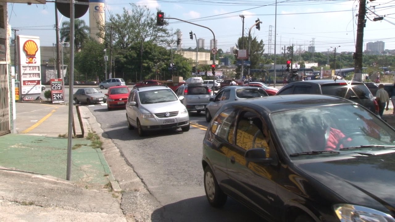 Avenida Queirós Filho volta a ter mão dupla de direção