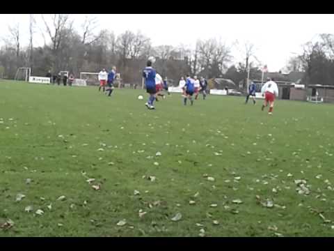 Ezinge 2 - De Heracliden 2 (thoes) op 26 nov. 2011, camera: @bramdenengelse