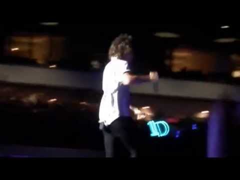 Harry Styles Spitting Water - Better Than Words - One Direction - Philly - 8/14/14