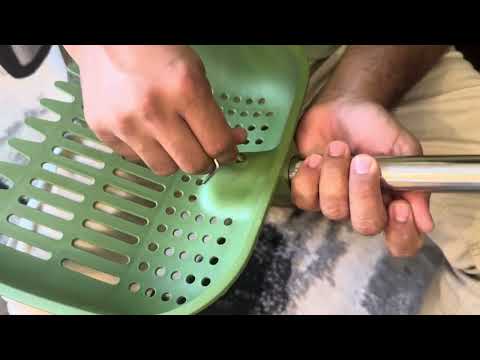 Ultimate Chicken Poop Scooper Rake Review – Make Cleaning Chicken Coops Easy! #chicken #chicks