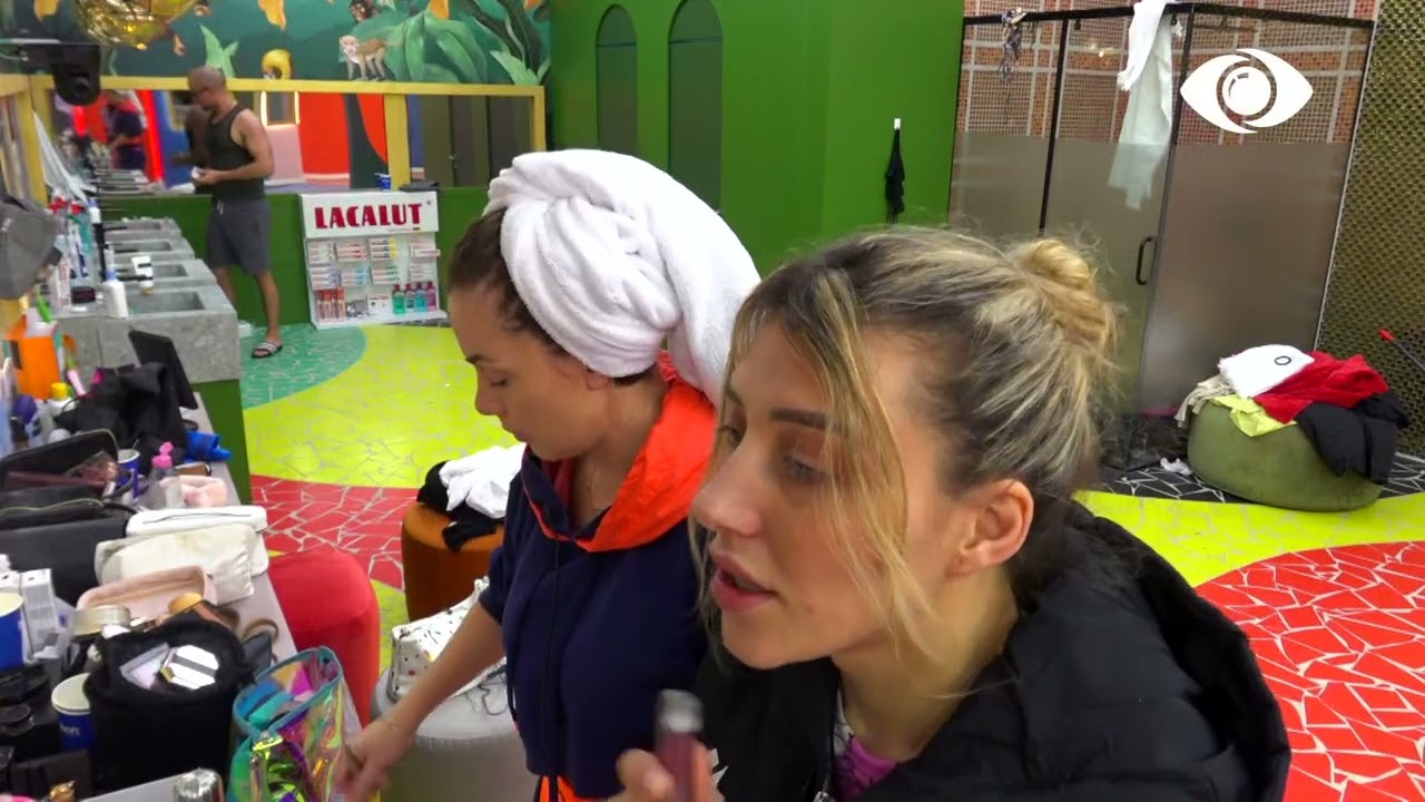 Olta fton Fotininë në mbledhje