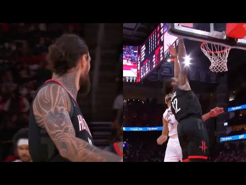 Steven Adams Finishes With a One Handed Dunk Vs the Cavs