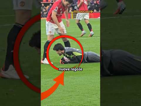 Il portiere del Man United ha trovato un glitch nelle nuove regole della Premier League. 😳😰