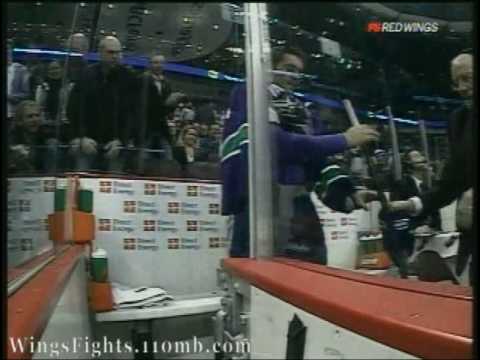 11/24/08 - Darren McCarty Vs Darcy Hordichuk