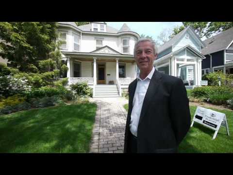 Suburban showcase: A double-turreted Queen Anne in Frank Lloyd Wright Land