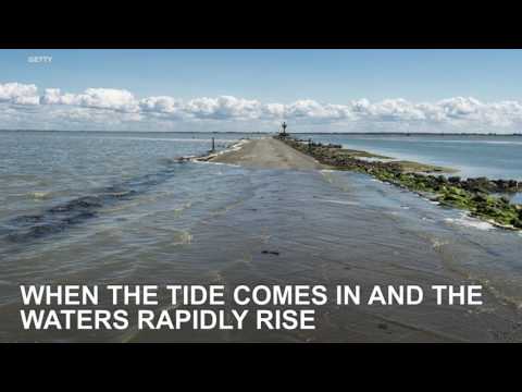 Passage du Gois is a disappearing road in France