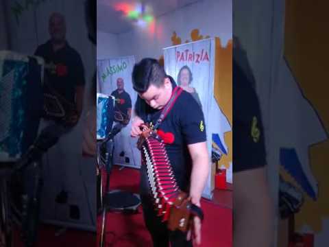 Maicol all'organetto Medley di polke!!!