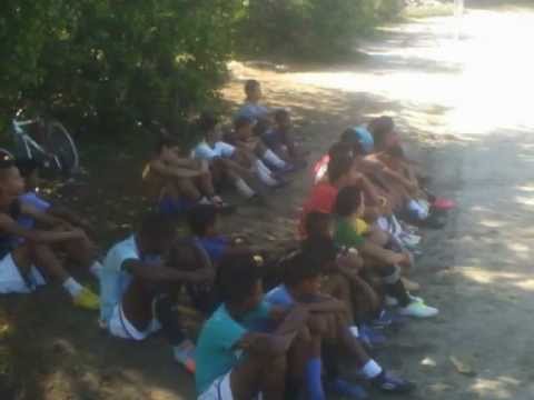 DSCF0002   PREVENÇÃO   CONTRA AS DROGAS. GOUVEIA TREINADOR E OS MENINOS DO PEÑAROL FUTEBOL ARTE