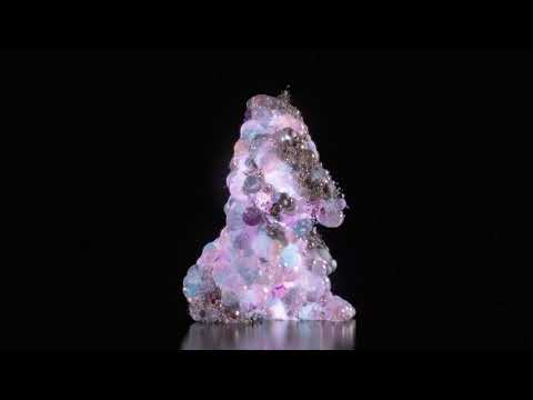 專訪英國新媒體藝術團隊Universal Everything：在人為與科技對立間，生成想像力的無限宇宙！ | La Vie