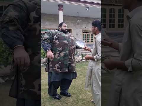 khan baba bending frypan on one hand😱😱😱. #pakistanihulk #worldstrongestman #khanbaba #viralvideo