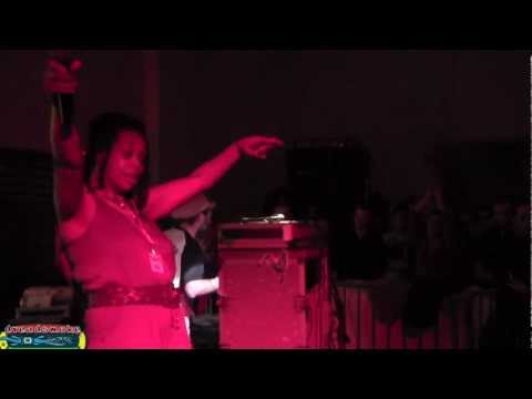 BLACKBOARD JUNGLE ft sister aisha - lets al unity inna di dub \ pt 8 @ reggae bus 30-4-12