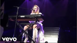 Sabrina Carpenter - Alone Together (Live)