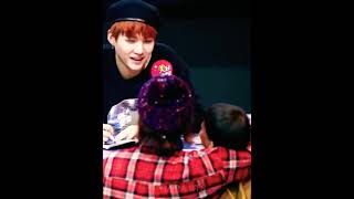 Download lagu BTS cute moment with baby....ππ€ #bts #army #v #suga #fansign #shorts mp3 Download lagu BTS cute moment with baby....ππ€ #bts #army #v #suga #fansign #shorts mp3
