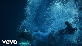 Kaitlyn Aurelia Smith & Emile Mosseri – “Moon In Your Eye”