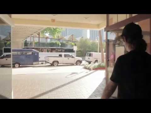 Trailer oficial -  Relampago en la Oscuridad