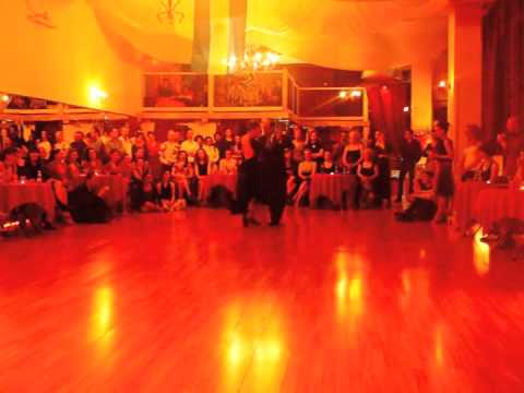  Santiago Castro  and  Virginia Pandolfi  are  dancing  to  a  milonga  by  Francisco Canaro