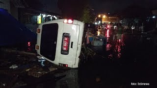 Video Mobil Terseret Diterjang Air Laut di Anyer, Warga Panik Beredar Kabar Terjadi Tsunami