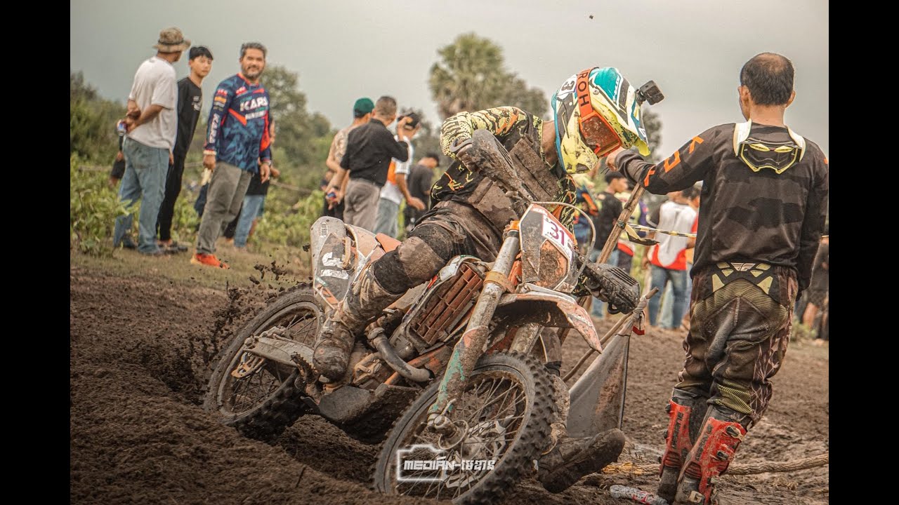 Two Wheels Cambodia 01