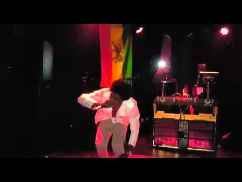 Concrossiss performance at friends and lovers