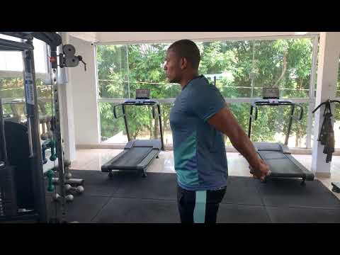 Mãos Entrelaçadas Para Trás