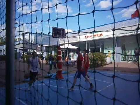 Sport lifestyle gioca a basket