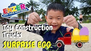 Toy Construction Trucks | Digging and Playing | Lori Pembinaan untuk Kanak-Kanak | Surprise Egg