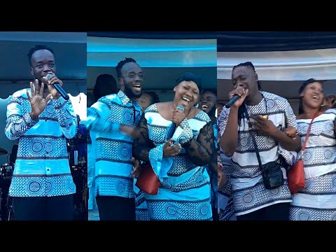 TALENT IS WORKING! AKWABOAH JNR AND SIBLINGS PERFORM THEIR FATHER'S SONG AWEREKYEKYERE #akwaboah