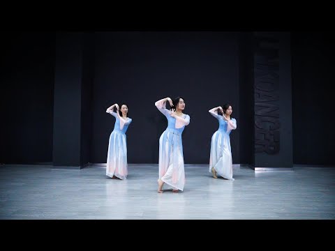 Classical Chinese Dance Traditional【Flowing Water with Peach Blossom 流水桃花】| By Adult Beginner Class