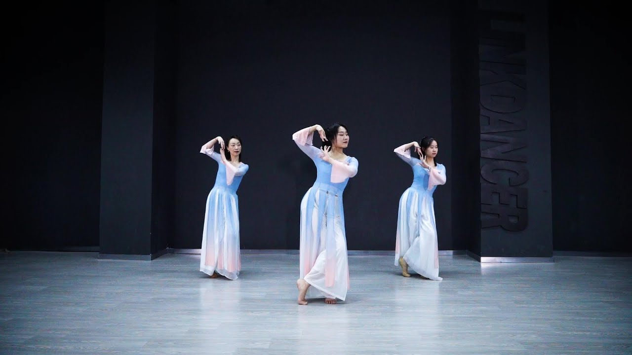 Classical Chinese Dance Traditional【Flowing Water with Peach Blossom 流水桃花】| By Adult Beginner Class