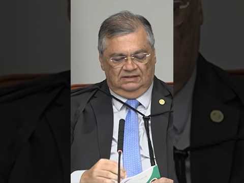Dino surpreende: quem pode ser jornalista?