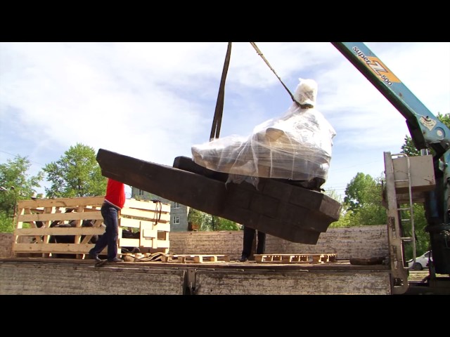 Памятник доставили в Ангарск