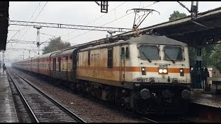 preview picture of video 'ICF Glory! Madly Twin-Tone Honking WAP7 Bilaspur Rajdhani @ 130KMPH at FDN!'