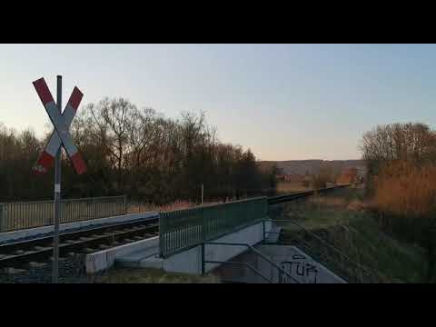 Stadler Eurodual Baureihe 159 mit Makrofon und schwerem Laugenzug in Richtung Heringen