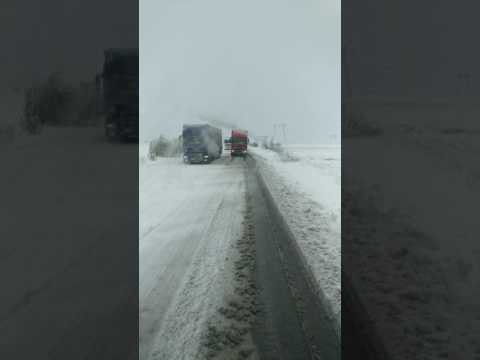 Drum înzăpezit Hanul Ancuței 21aprilie 2017