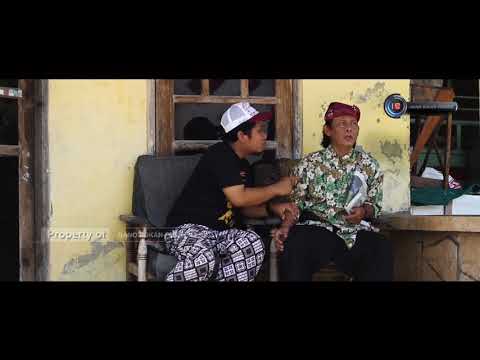 cak-silo-dijak-neng-makam-malah-nyanyi