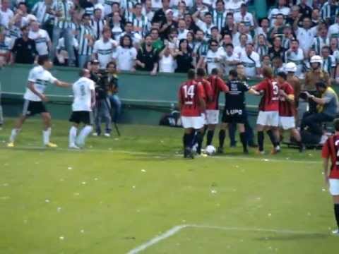 Coritiba 3x1 Atlético/PR - Agressão e Expulsão do Jogador do Cap - Camp. Paranaense 2013